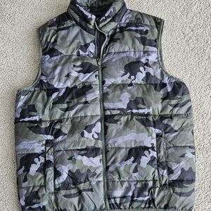 Mens Swisstech Quilted, Puffer Camouflage Full Zip Vest. Size XL/46-48.